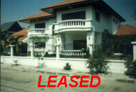 Luxury Detached House, 4 Bedrooms 4 Bathrooms Large Study, 2 maid rooms, fit gor a King.
